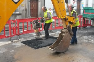 ireland-pelican-county-tipperay-utility-cut-water-main-break-2013-09-0001