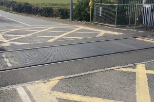 ireland-pelican-railway-level-crossing-kildare-2013-03-003